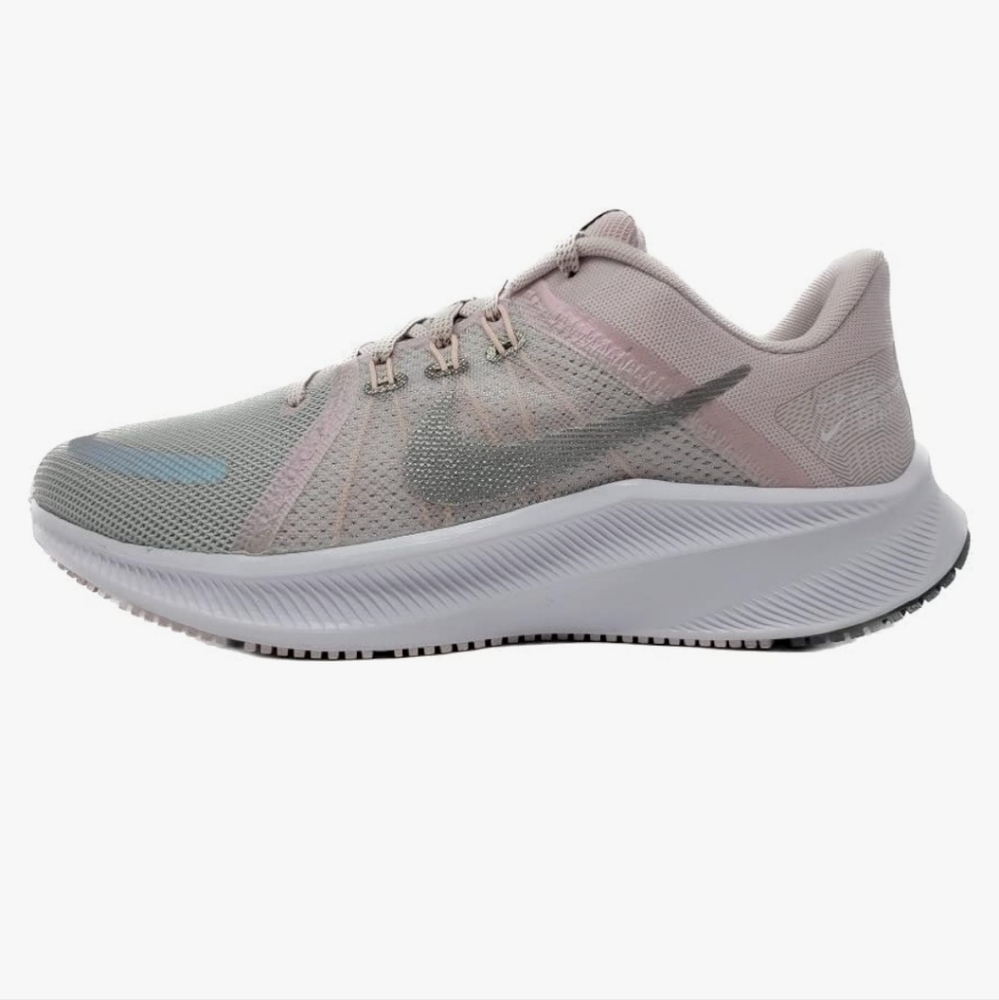 Women's Nike Quest 4 Prism Road Running   Shoes. Worn Twice, Like New